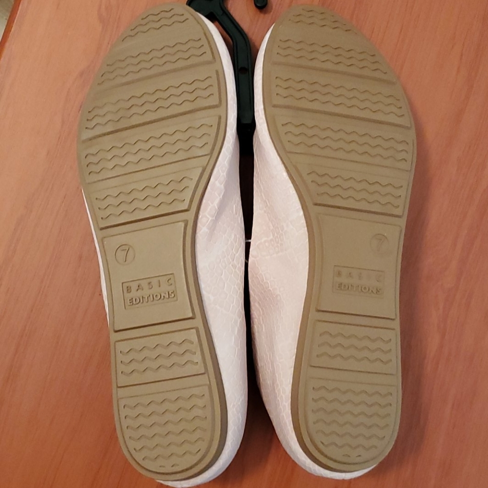 Flats - Picture 3 of 3